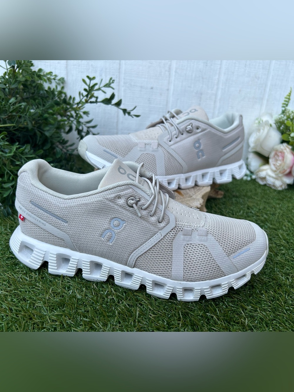 On Cloud 5 Trainers Color: Pearl / White women 7 new - Picture 9 of 16